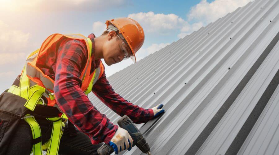Professional gutter cleaning in Sears, MI